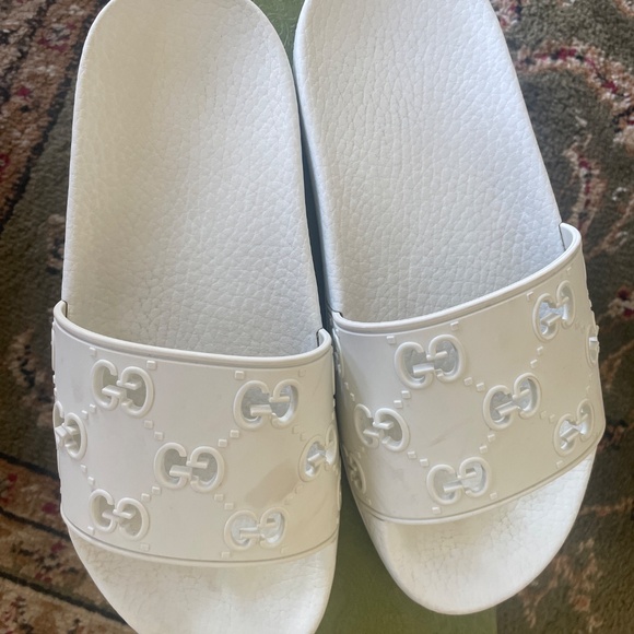 White Gucci women’s slides ! - Picture 3 of 6
